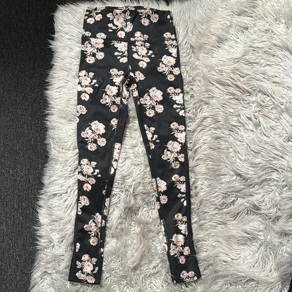 Beautiful FP Movement activewear set with floral print - Picture 3 of 8